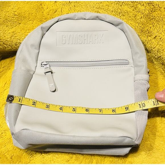 Gymshark Everyday Mini Womens Gray Cream Pocket Adjustable Strap Backpack Bag - Picture 3 of 12